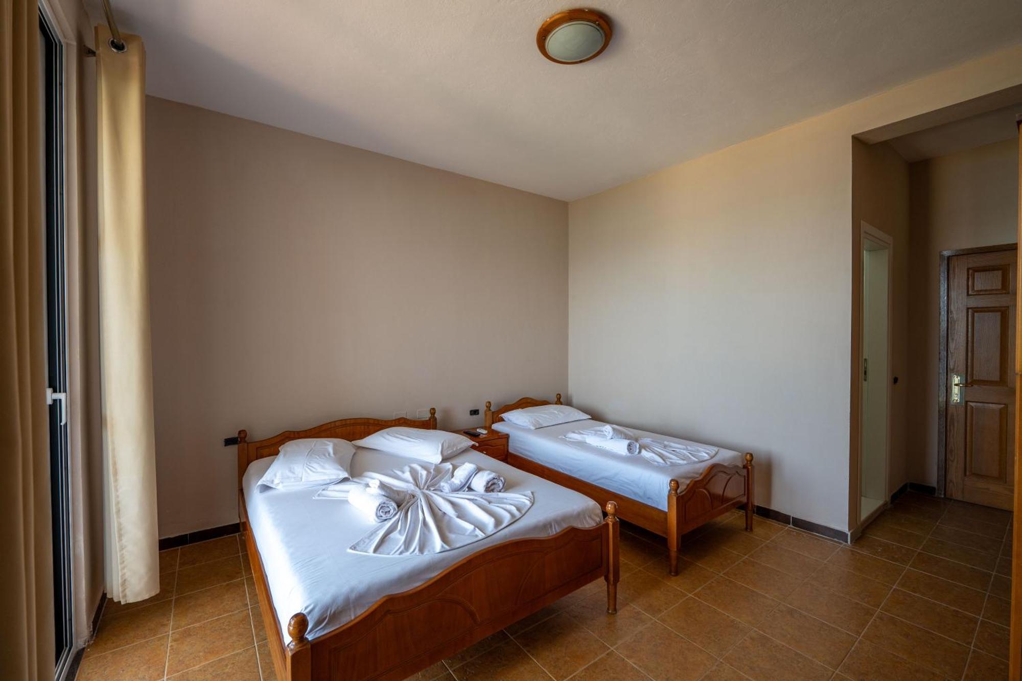 Hotel Nika Radhime Exterior photo
