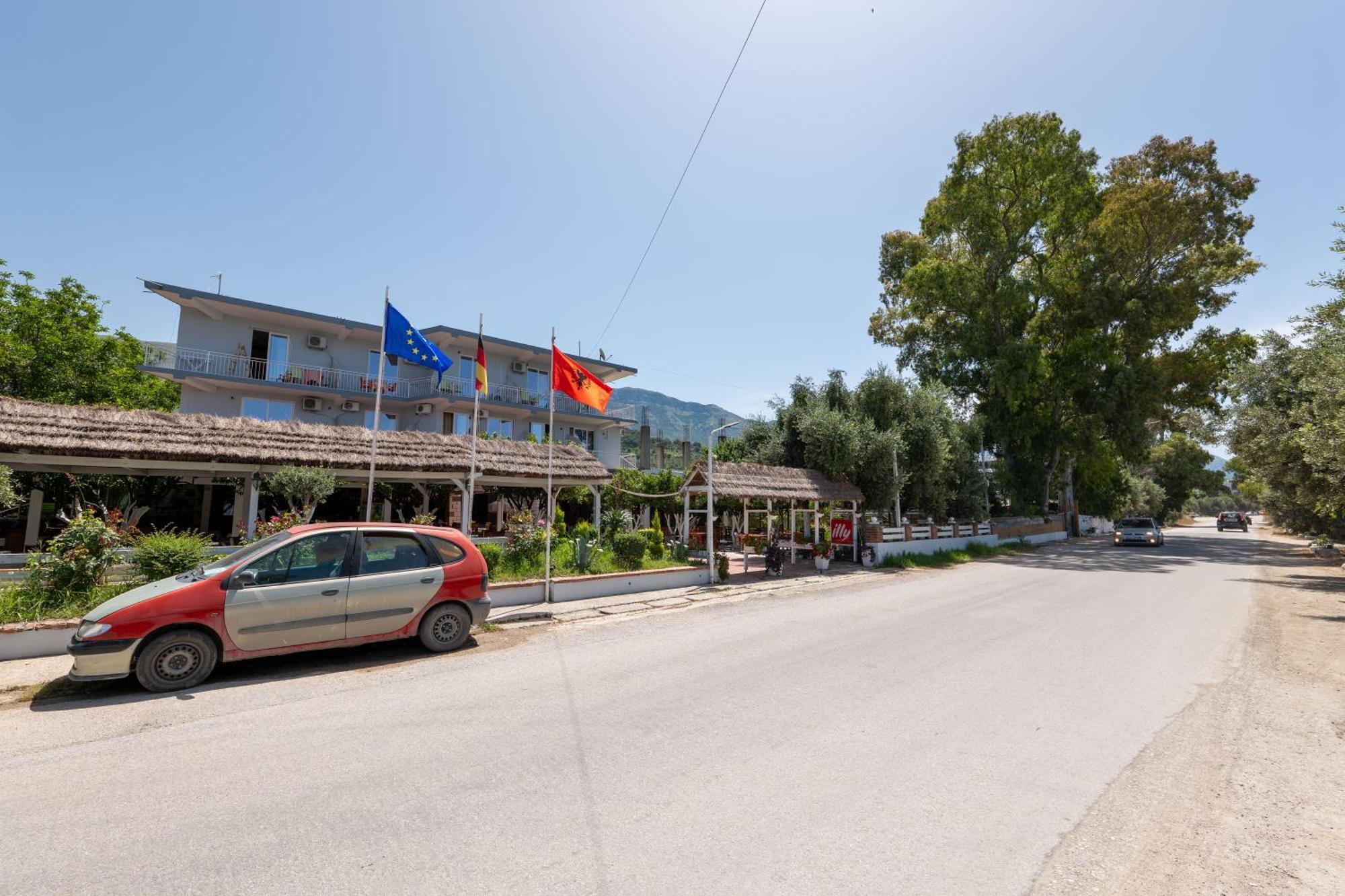 Hotel Nika Radhime Exterior photo
