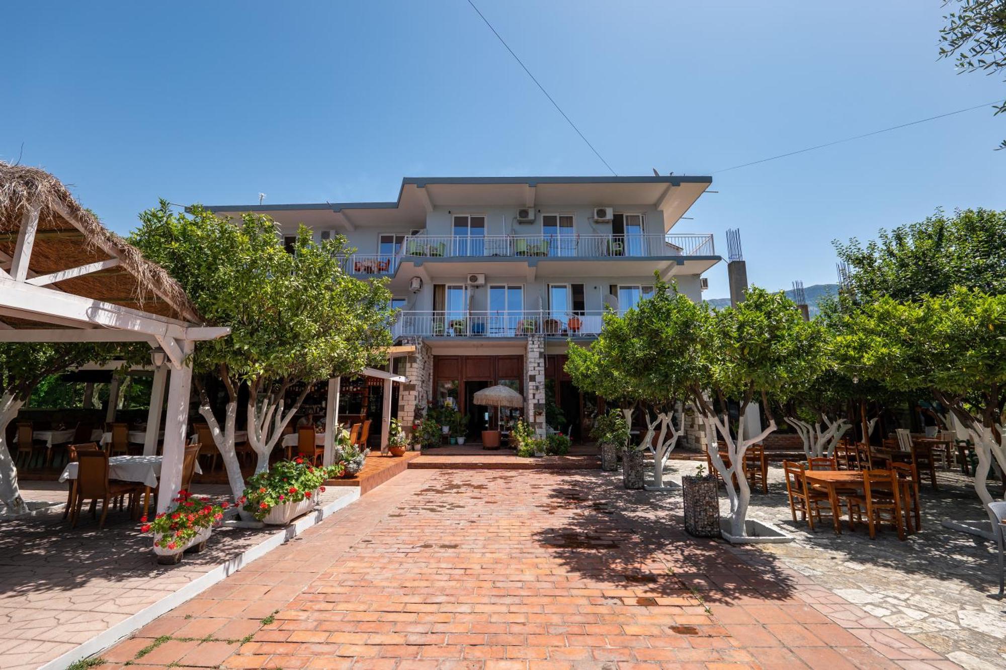 Hotel Nika Radhime Exterior photo