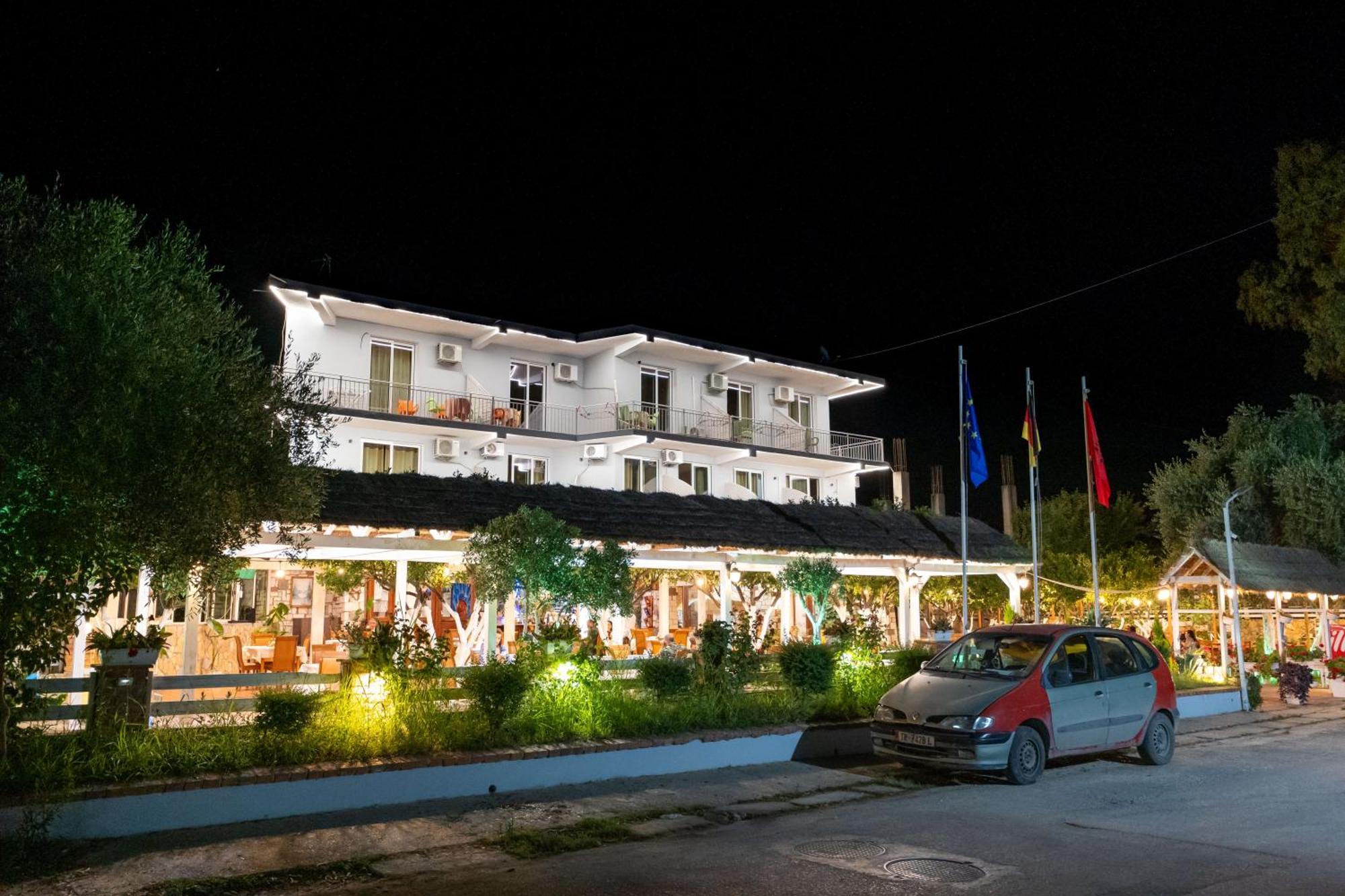Hotel Nika Radhime Exterior photo