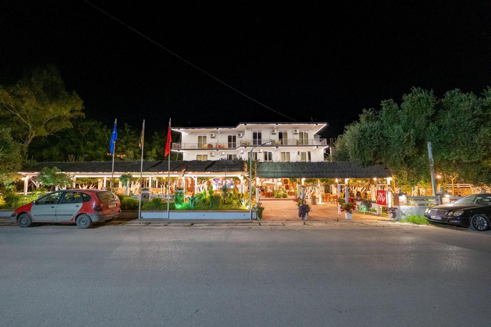 Hotel Nika Radhime Exterior photo