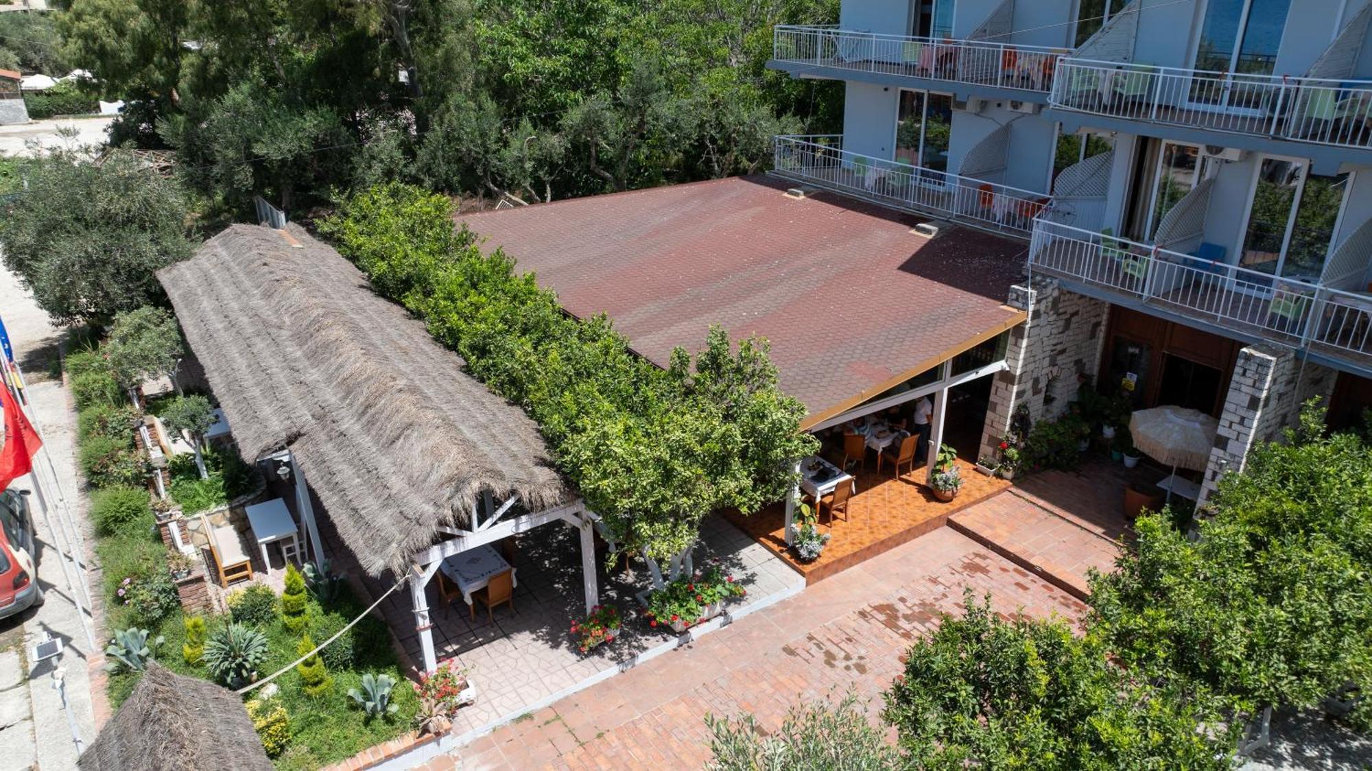 Hotel Nika Radhime Exterior photo